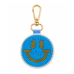 Porte-clés artisanal Sstringz avec visage souriant perlé, accessoire créatif et coloré pour sacs à la mode, sacs à dos de voyage et cadeaux - Product Image 1