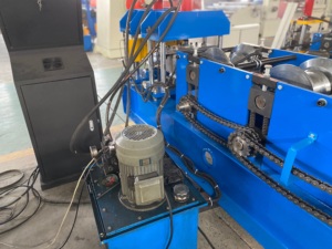 Macchina per la Produzione <span class=keywords><strong>di</strong></span> Tappi per Tetti in Metallo, Linea <span class=keywords><strong>di</strong></span> Produzione Tegole per Tetti, Vendita Calda in Sudafrica - Product Image 4