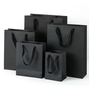 Sıcak satış özel takı parfüm kağıt torba siyah Mini küçük boy renkli Kraft kağıt hediye çantası Kraft alışveriş çantası