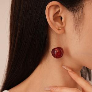 Boucles d'oreilles pendantes élégantes haut de gamme pour femmes avec résine rouge Angora Sweet Blushing Cherry Celebrity Fruit Cherry Style - Product Image 2