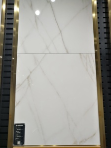 Carreaux muraux en porcelaine blanche Carrara brillante, carreaux de sol en porcelaine, carreaux 60x60 pour sol, carreaux en céramique 60x60 - Product Image 3