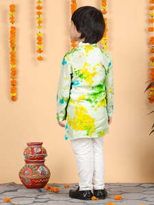 ชุดคุรตะเด็กผู้ชายสีขาวพิมพ์ลายหลากสี ชุดคุรตะสำหรับเด็กผู้ชายสไตล์ชาติพันธุ์สำหรับงานเทศกาล ชุดคุรตะแบบดั้งเดิมทันสมัยสำหรับงานปาร์ตี้ งานแต่งงาน และงานเทศกาลต่างๆ - Product Image 2