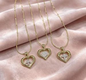 Collier Pendentif Cœur Ouvert Plaqué Or 18K, 3 Styles, Breloque Cœur, Chaîne Torsadée, Bijoux de Mode pour Femme, Vente en Gros - Product Image 2