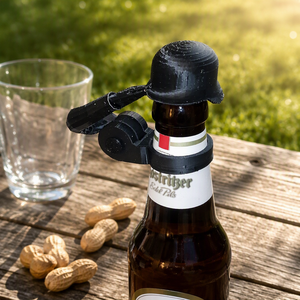 Casque en plastique fantaisie personnalisé en forme de bouteille de bière Salute avec décapsuleurs intégrés pratiques pour les fêtes - Product Image 1