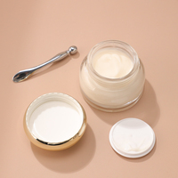 Pot en verre unique de 50g de pot de crème de gommage pour le visage couvercle galvanisé doré logo personnalisé pommade remplie de 50ml pots en verre pour le soin de la peau des yeux