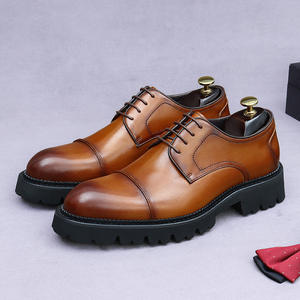 Nouvelles chaussures noires décontractées pour hommes, style brogue britannique, version coréenne, plateforme, avec fonction de rehaussement de la taille, tendance et élégantes. - Product Image 5