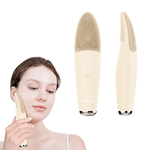 Equipo de belleza de uso doméstico de lujo, cepillo de limpieza <span class=keywords><strong>Facial</strong></span> con vibración sónica de silicona, limpieza <span class=keywords><strong>Facial</strong></span> eléctrica, exfoliante, enchufes de EE. UU./UE - Product Image 1