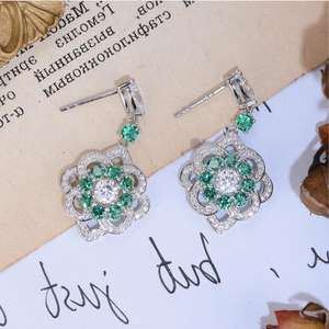 ต่างหูเงินแท้ชุบทองประดับเพชรสังเคราะห์นาโนสีเขียวคิวบิกเซอร์โคเนีย - Product Image 3