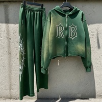 Ensemble de survêtement pour homme avec sweat à capuche court délavé par pulvérisation, pantalon large, lettres en strass, ourlet effiloché et détails à œillets