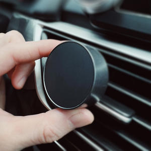 Ambientador de Coche Moderno al por Mayor, Perfume de Aleación de Zinc con Alimentación USB para Ventilación de Aire Acondicionado, Frescura Duradera y Ligera - Product Image 1