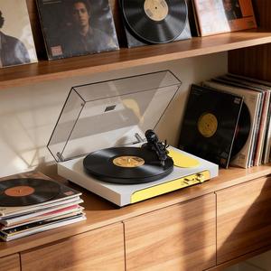 Tourne-disque tout-en-un avec son Hi-Fi, plateau antidérapant et stylet MM - Product Image 1