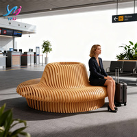 Banc circulaire moderne en bois, espace végétal, siège sculptural circulaire ou ovale, chaise en bois artisanal de qualité supérieure, mobilier artistique