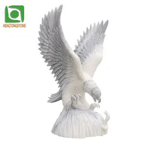 Scultura di aquila volante in marmo bianco di grandi dimensioni in pietra scolpita a mano all'aperto