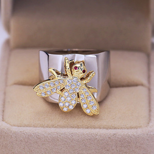 Anello Bicolore con Cristalli a Forma di Ape per Donne, Accessorio Quotidiano alla Moda in Stile Animale - Product Image 2