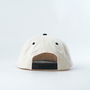Gorra de 5 Paneles de Algodón Personalizada de Color Sólido, Sin Estructura, Ajustable, de Perfil Bajo, con Cierre a Presión, Visera Plana y Logotipo Bordado - Product Image 4