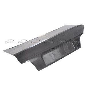 Alerón Trasero Estilo CLS de Fibra de Carbono para Puerta Trasera, Superficie Altamente Pulida, Tejido Twill 3X3, Moldeado al Vacío - Product Image 4