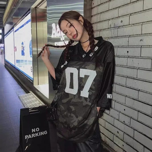 Camiseta Casual Masculina Camuflaje Manga Corta Estilo Americano Secado Rápido Cuello en V 07 - Product Image 4