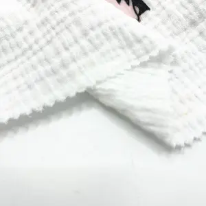 Venta caliente 120GSM tejido de doble cara suave blanco 100% algodón estampado fruncido gasa muselina tela toalla tela