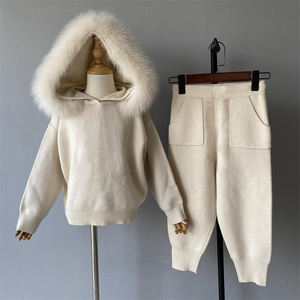Conjunto De Punto De 2 Piezas Para Niños De Lujo Con Suéter Y Pantalón Holgados De Invierno Y Cuello De Piel De Zorro Real Con Capucha Personalizado Y Suave - Product Image 3