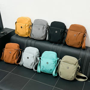 <span class=keywords><strong>Sac</strong></span> fourre-tout, <span class=keywords><strong>Sac</strong></span> à bandoulière tendance, <span class=keywords><strong>Sac</strong></span> à main grande capacité, <span class=keywords><strong>Sac</strong></span> pour femme de commerce extérieur, <span class=keywords><strong>Sac</strong></span>, Grand <span class=keywords><strong>sac</strong></span> à carreaux pour femme. - Product Image 6