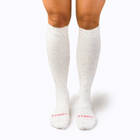 Chaussettes de compression du genou Comrad de marque personnalisée pour femmes améliorant le confort des jambes