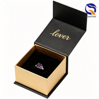 Caja de Anillo de Lujo con Inserto de Terciopelo Negro y Logotipo en Lámina Dorada, con Superficie en Relieve, Aceptada por OEM