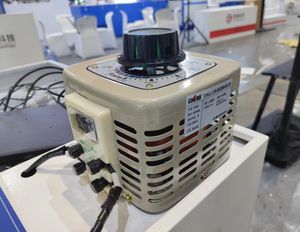 济南数控工厂荣驰数控PE EPE XLPE泡沫块数控线切割机带发动机和电机出售 - Product Image 5