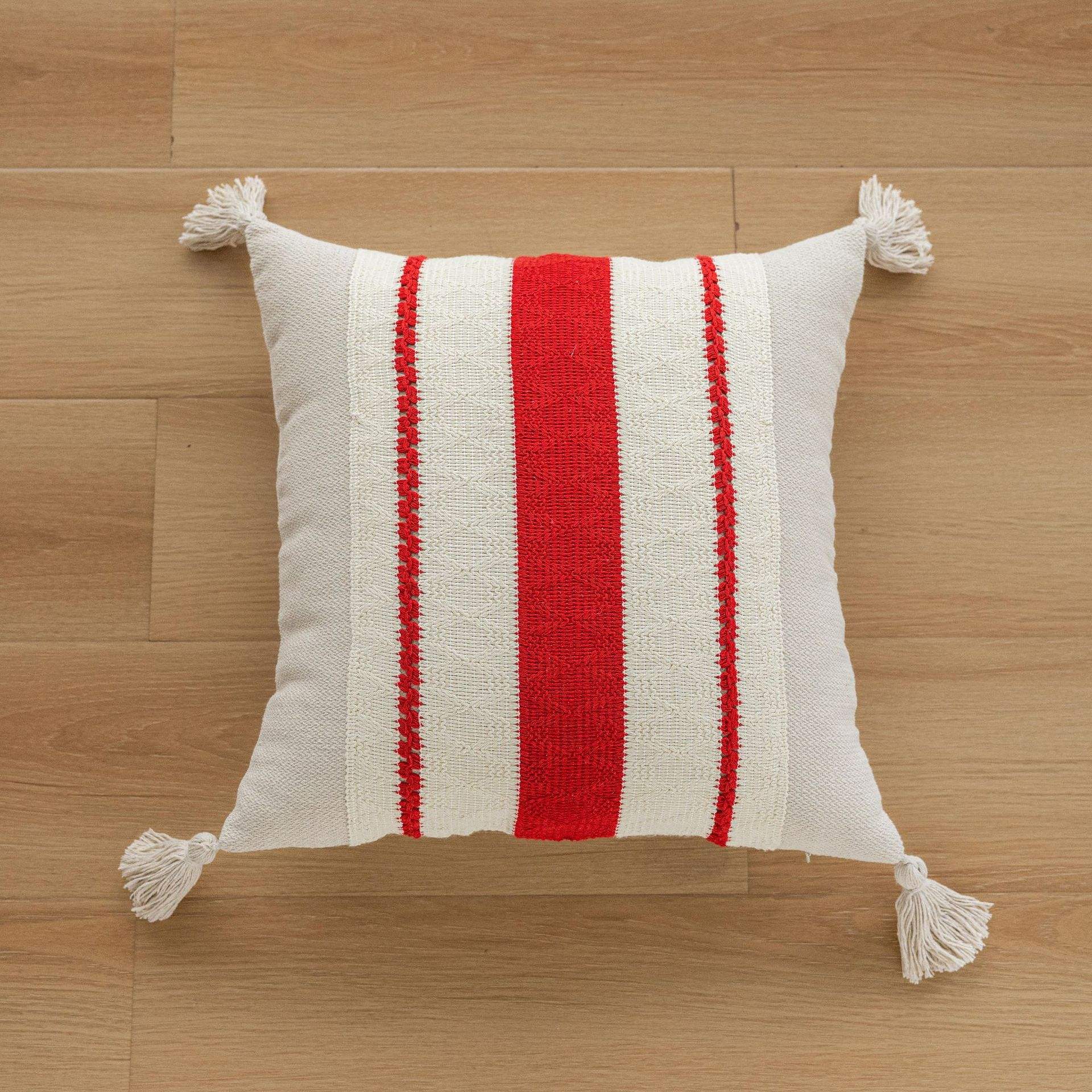 พู่สีแดงคู่