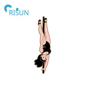 Fabricación Hot Girls Sexy Dancing Pin Custom Pole Dance Dancer Esmalte Joyería Pin de solapa Broche Personalizar Pole Dancing Pin Badge - Product Image 4