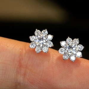 อาซูโอ รีอัล 18K ทองคำแท้ ประดับเพชรธรรมชาติ ชุดเครื่องประดับชั้นดี สร้อยคอ ต่างหู ของขวัญสำหรับผู้หญิง งานวันเกิด ใส่ได้ทุกวัน Au750 - Product Image 2