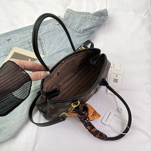 Sacs à main décontractés populaires pour femmes - Sacs fourre-tout durables et portables en cuir PU, style de créateur luxueux - Product Image 2