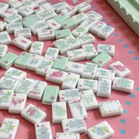 Nouveau jeu de Mahjong américain en acrylique vert clair monocouche 160 tuiles, pliable et portable pour les voyages et les fêtes, modèle 2026, vente chaude