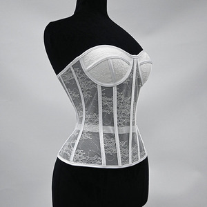Haut bustier blanc sans bretelles en dentelle florale et maille, avec baleines, dos lacé, effet gainant, pour mariage - Product Image 2