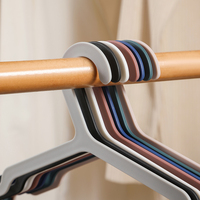 Organisateur de cintres en gros, design personnalisé pour serviettes, cintres antidérapants pour manteaux à usage domestique avec boucle en U