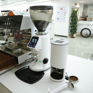 Nouveau modèle de moulin <span class=keywords><strong>à</strong></span> <span class=keywords><strong>café</strong></span> commercial électrique et manuel en aluminium, <span class=keywords><strong>à</strong></span> prix de gros, avec écran tactile LED, pour hôtels et foyers - Product Image 1