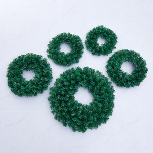 Guirnalda de Ratán de Diferentes Tamaños para Decoración Navideña, Guirnalda Artificial de Hojas Verdes Suaves para Decoración de Fiestas y Bodas - Product Image 1
