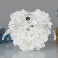 Oreiller et boîte à bagues en forme de coeur blanc populaire pour la décoration de mariage et la confession de la Saint-Valentin