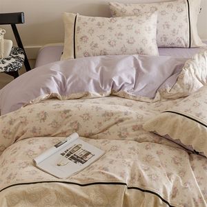 Set di Biancheria da Letto in Puro Cotone a Sette Pezzi con Trapunta Imbottita in Lana, Copripiumino e Lenzuola con Piccoli Motivi Floreali Francesi in Pizzo di Qualità - Product Image 1
