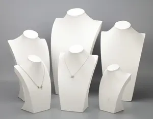 Soporte de exhibición de joyería de alta gama, expositor blanco personalizado de collar, busto para escaparate de joyería, 2022