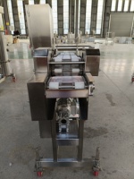 Chaîne de production de galettes de viande à haute efficacité pour la panification et l'enrobage des galettes de burger, des nuggets de poulet, des filets de poisson et des coupes de porc CE