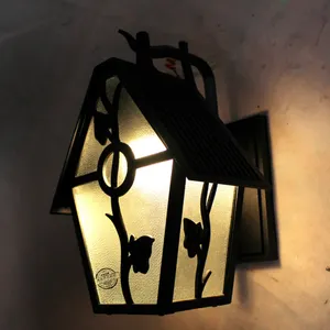 Luci a lanterna a parete a LED classiche alloggiamento per uccelli e vetro impermeabile per illuminazione del portico lampada da parete da giardino