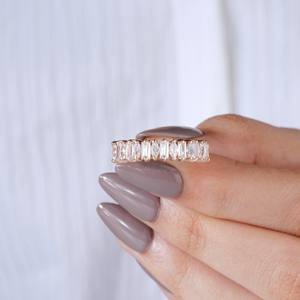 Anillo de eternidad con diamantes de corte esmeralda en oro rosa, joyería de lujo para mujer, banda elegante para compromiso, boda, aniversario y uso diario. - Product Image 2