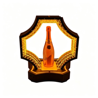 Support de bouteille en acrylique lumineux personnalisé, support LED géométrique pour spiritueux haut de gamme, comptoir de bar à vin et présentation de marque