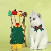 Weihnachtlicher Katzenspielstab mit Weihnachtsbaum, Apfel, Stern, Lebkuchenmann, Glocke und Band - Interaktives Katzenspielzeug als Feiertagsgeschenk