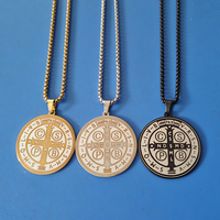 Colliers catholiques en acier inoxydable Saint Benoît, accessoires religieux, protection, dévotion, croix, inscriptions, pendentif