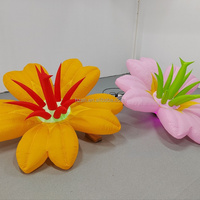 Magnifiques fleurs décoratives gonflables colorées pour activités thématiques, exposition sur le thème d'Alice, décoration de scène ou événements