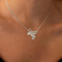Collier personnalisé en acier inoxydable plaqué or, pendentif de mode, lettre de cheval, chaîne personnalisée, bijoux de nom, vente en gros pour femmes
