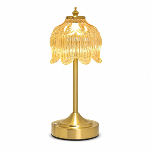 Lampe de table en cristal en forme de tulipe, LED blanc chaud 2700K, base en laiton, design minimaliste, taille moyenne, rechargeable par USB, CRI 90, pour chambre à coucher - Product Image 3