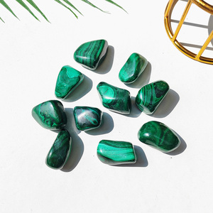 100g all'Ingrosso di <span class=keywords><strong>Pietre</strong></span> Levigate di Malachite <span class=keywords><strong>e</strong></span> <span class=keywords><strong>Cristalli</strong></span> <span class=keywords><strong>Verdi</strong></span>, Bellissima Decorazione per la Casa Come Regalo - Product Image 2