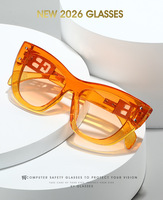 343 Lunettes de soleil pour femme, style rétro œil de chat carré, protection UV400, anti-ultraviolets, avec clous décoratifs